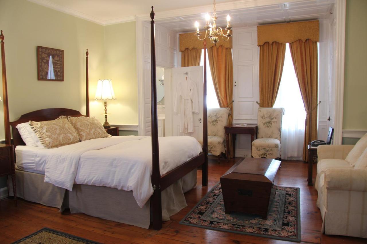 Queen Room Garden View