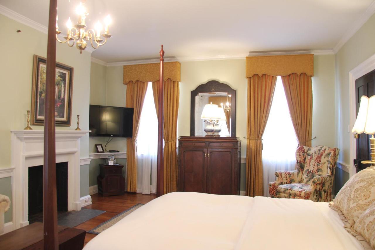 Queen Room Garden View