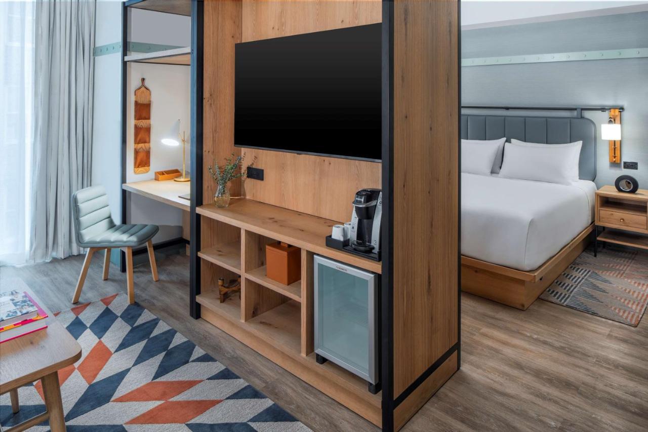 Corner King Suite
