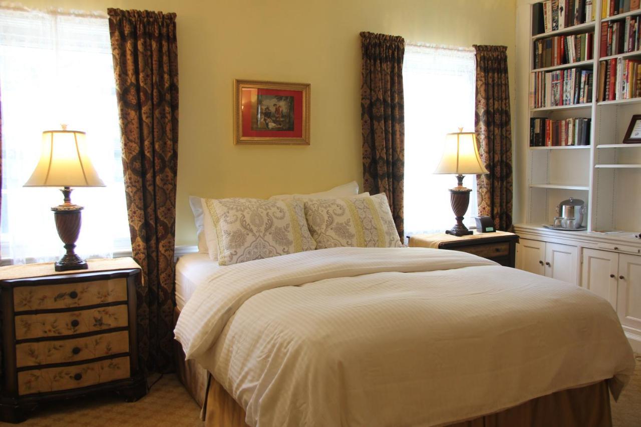 Luxury Room 302 Main Building
