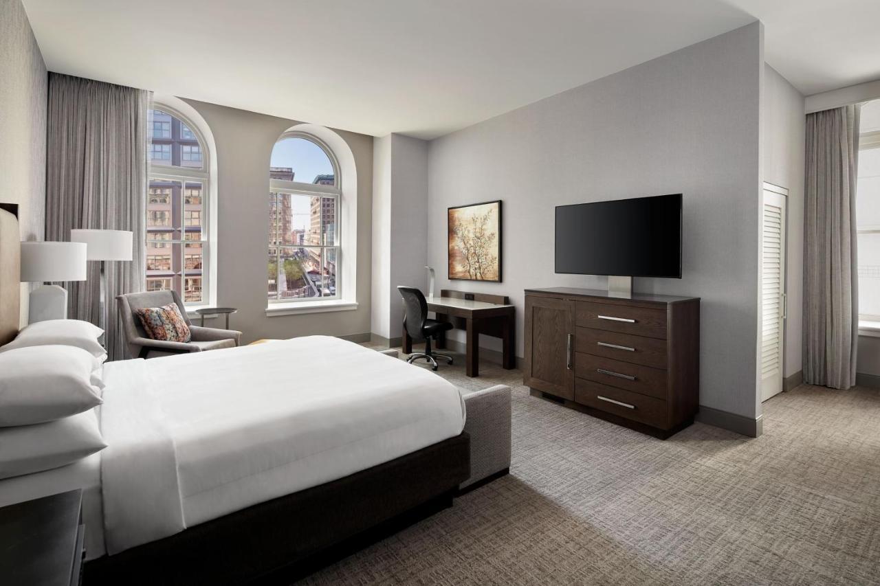 Tower Room 1 King Bed