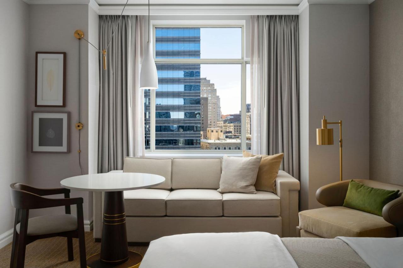 Deluxe King Room City View