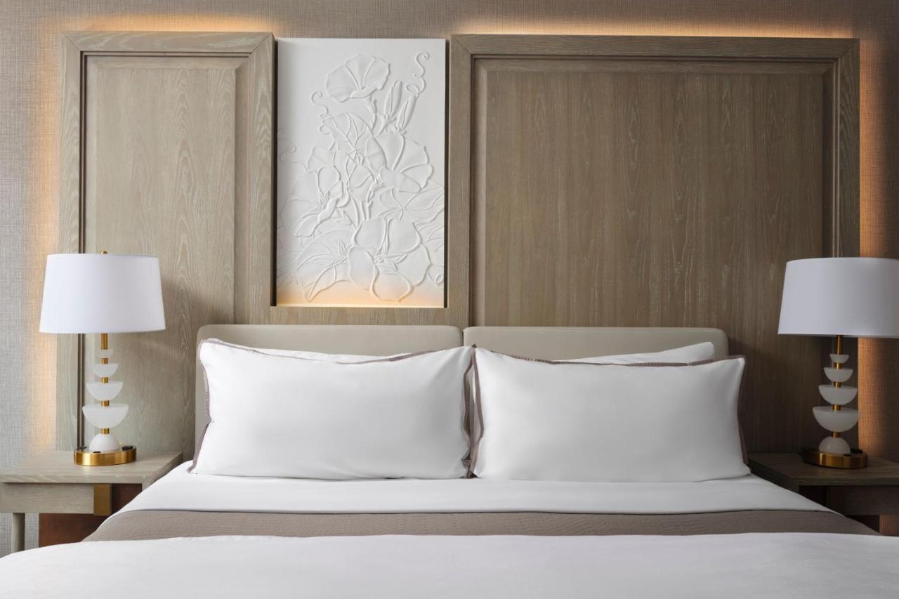 Deluxe King Room City View