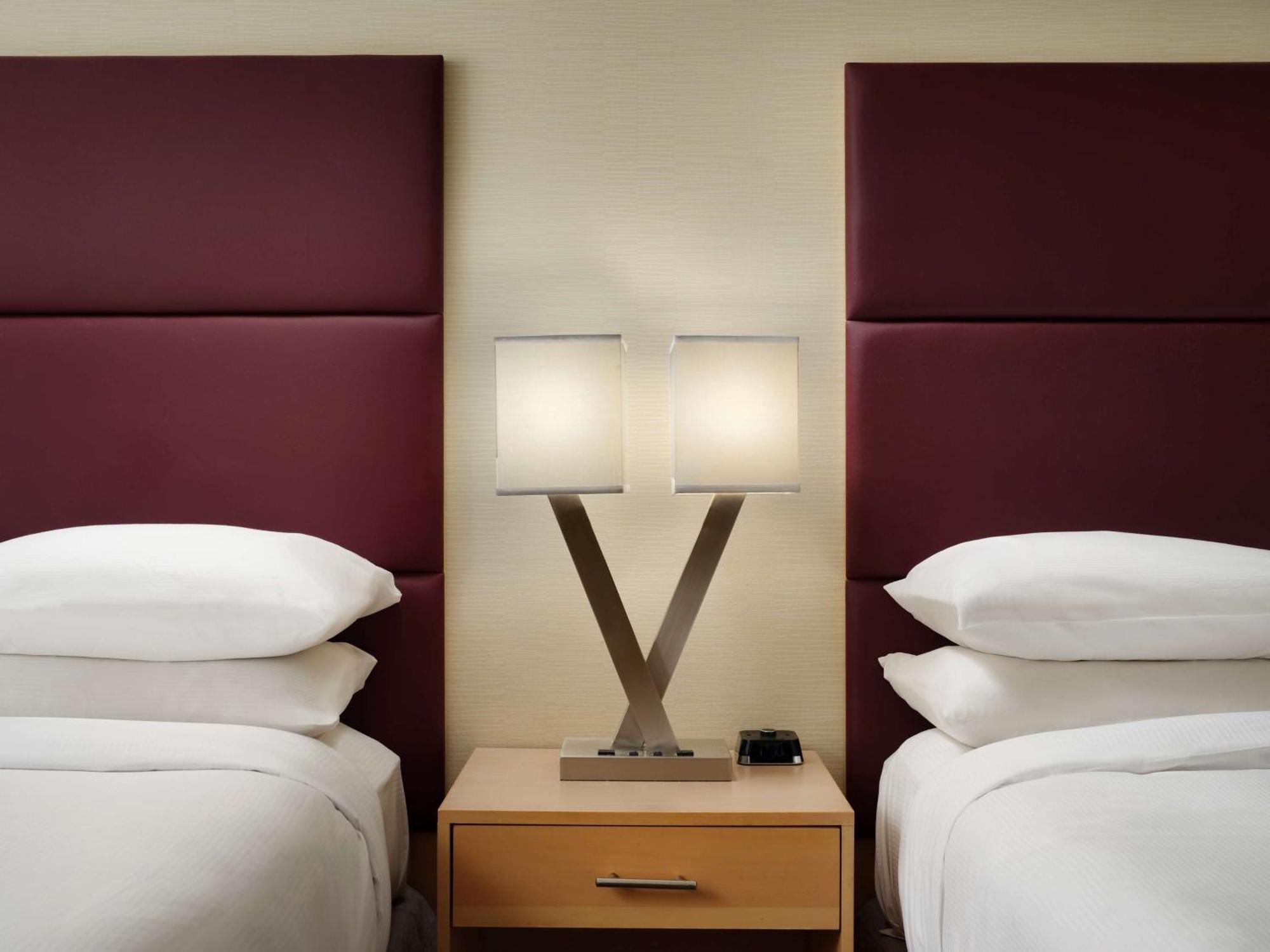 Queen Room Two Queen Beds Broad Street View,1548838348:JPEG