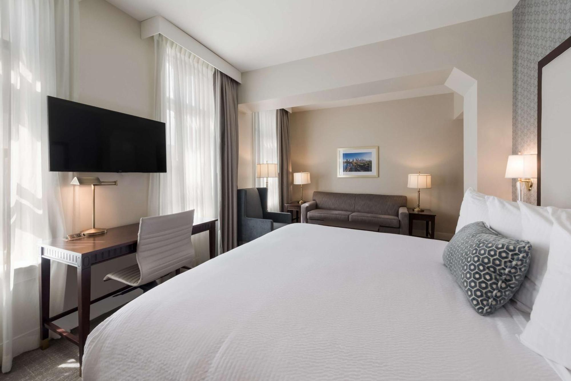 Premium Queen Room - Non-Smoking