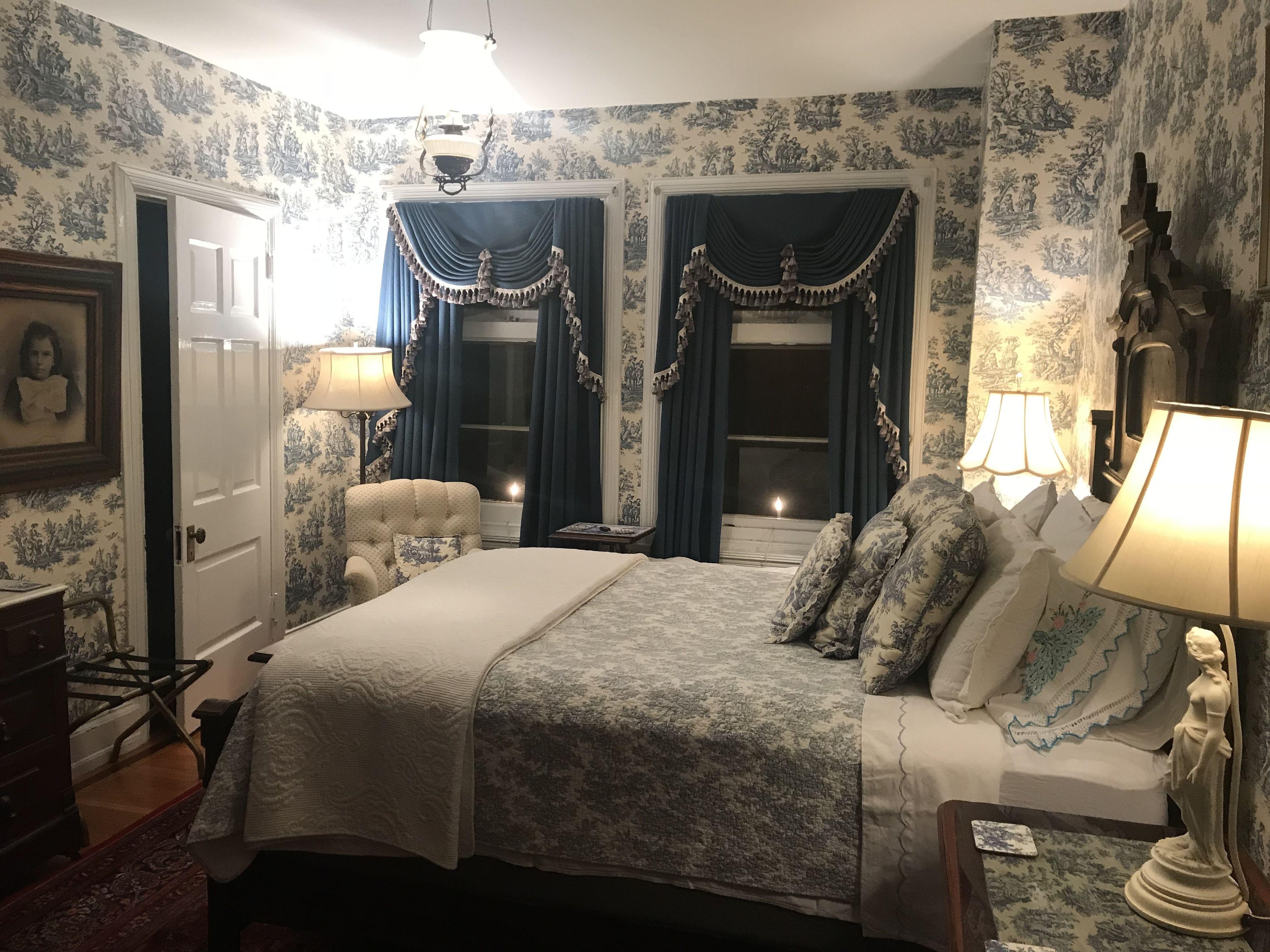 Queen Room One Queen Bed Private Bathroom