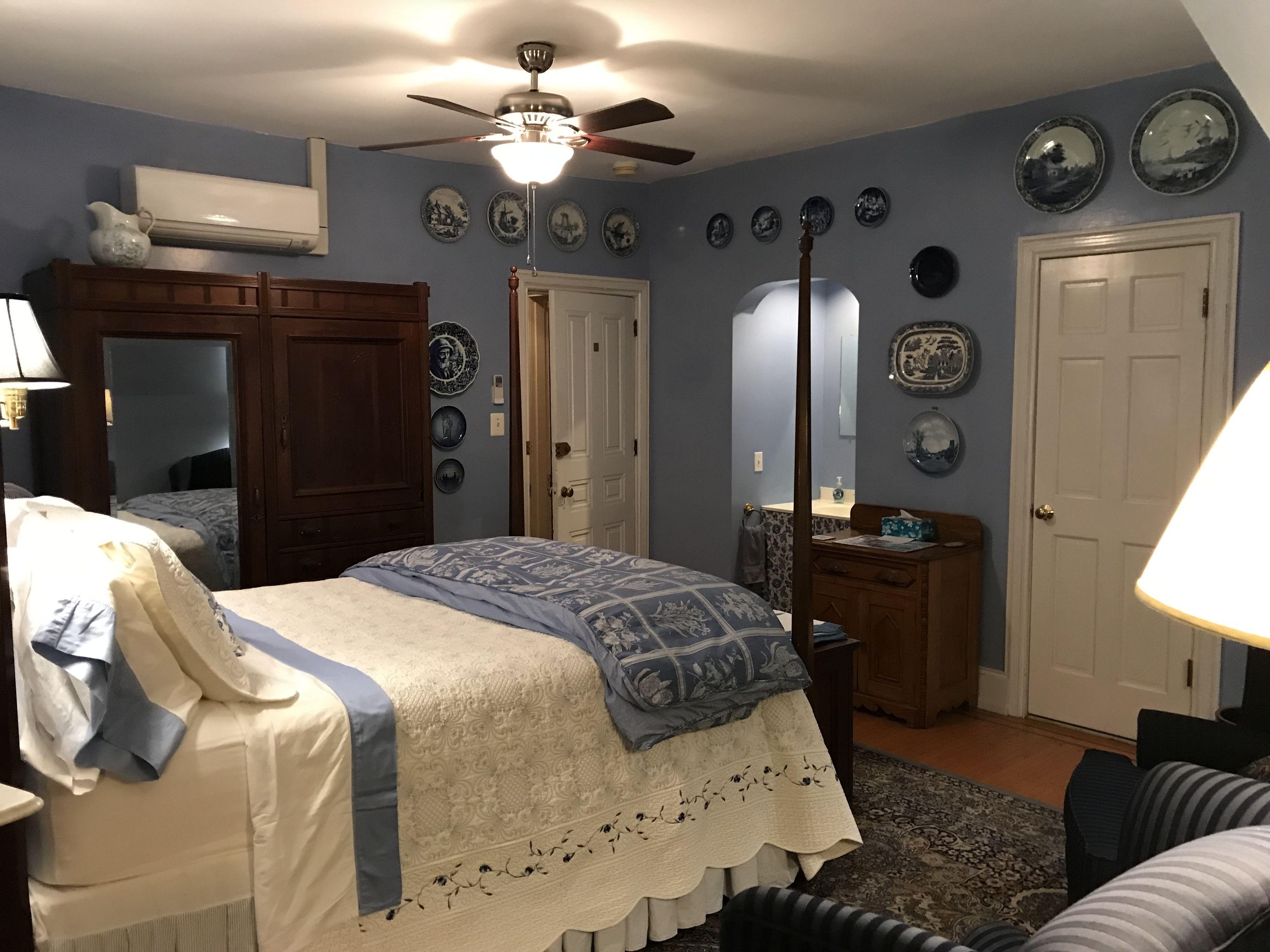 Deluxe Queen Room Private Bathroom
