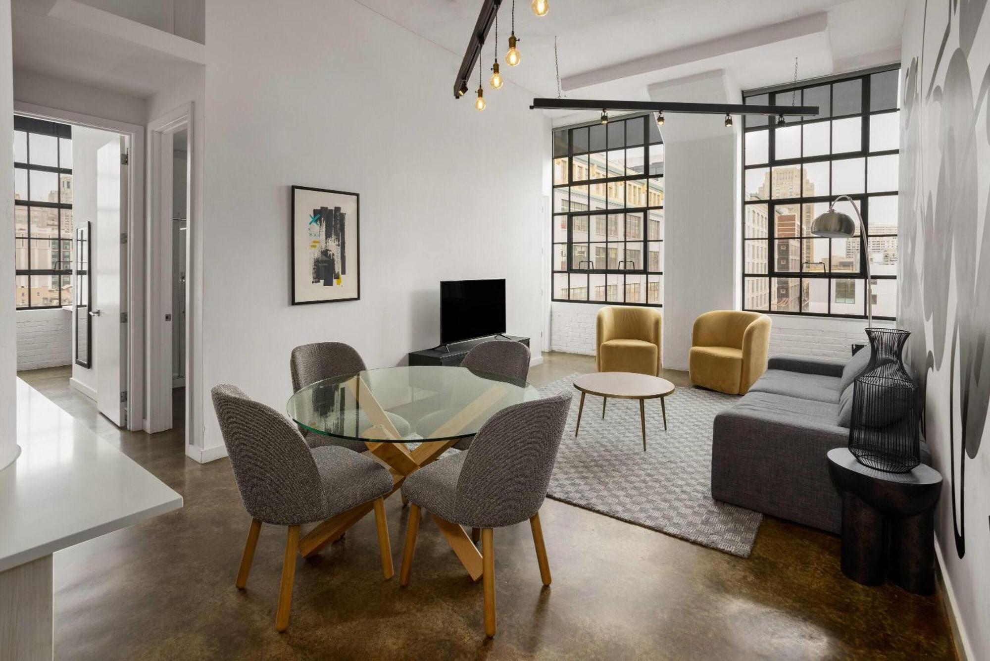 Two-Bedroom Queen Apartment - Non-Smoking,1765645475:JPEG