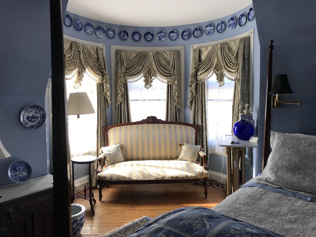 Deluxe Queen Room Private Bathroom