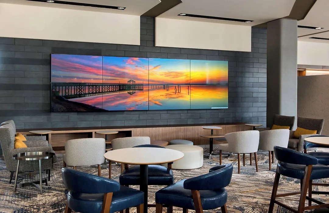 Courtyard By Marriott Philadelphia South At The Navy Yard-1