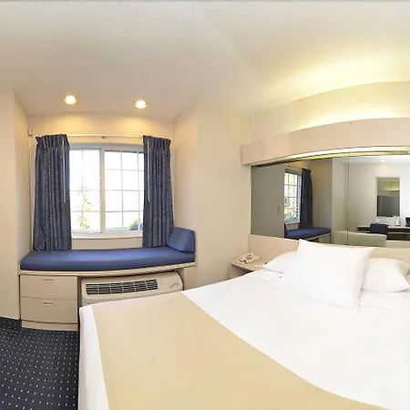 Microtel Inn & Suites By Wyndham Philadelphia Airport-3